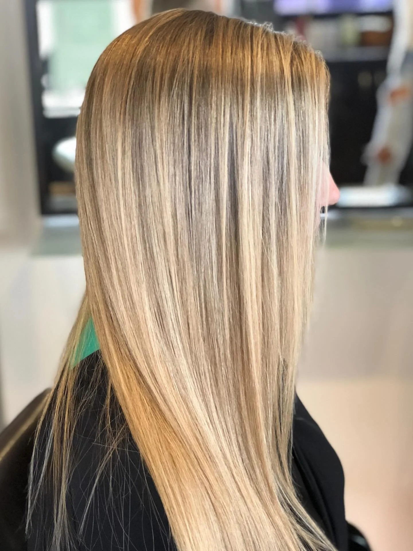 end of the week dump 💌

just some photos and vids we love! always having the best time at the salon💓 go check out some of our favorite products we have in store &amp; available online for all your hair needs✨

#hair #longbeach #hairstylist #blonde 