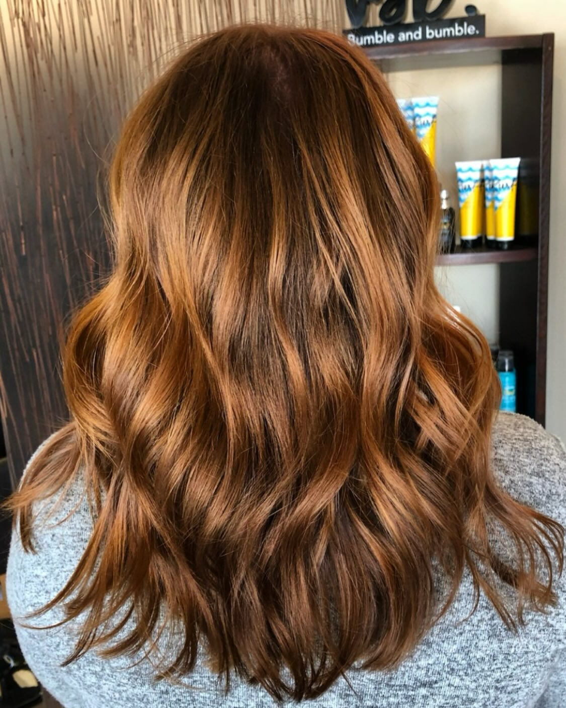 Fresh color and soft waves for the perfect finish! Rich brunette tones blended with warm caramel dimension gives this look depth, shine, and effortless movement. A color that grows out beautifully and keeps your hair looking healthy between visits❤️

