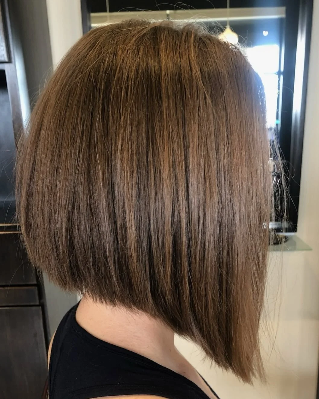 The angled bob is having a moment again and we&rsquo;re here for it💇&zwj;♀️✂️ Clean lines. Soft texture. Effortless style. 💌

#modernhaircut #hairtrends2026 #salonhair #bobstyle #mollymoonsalon