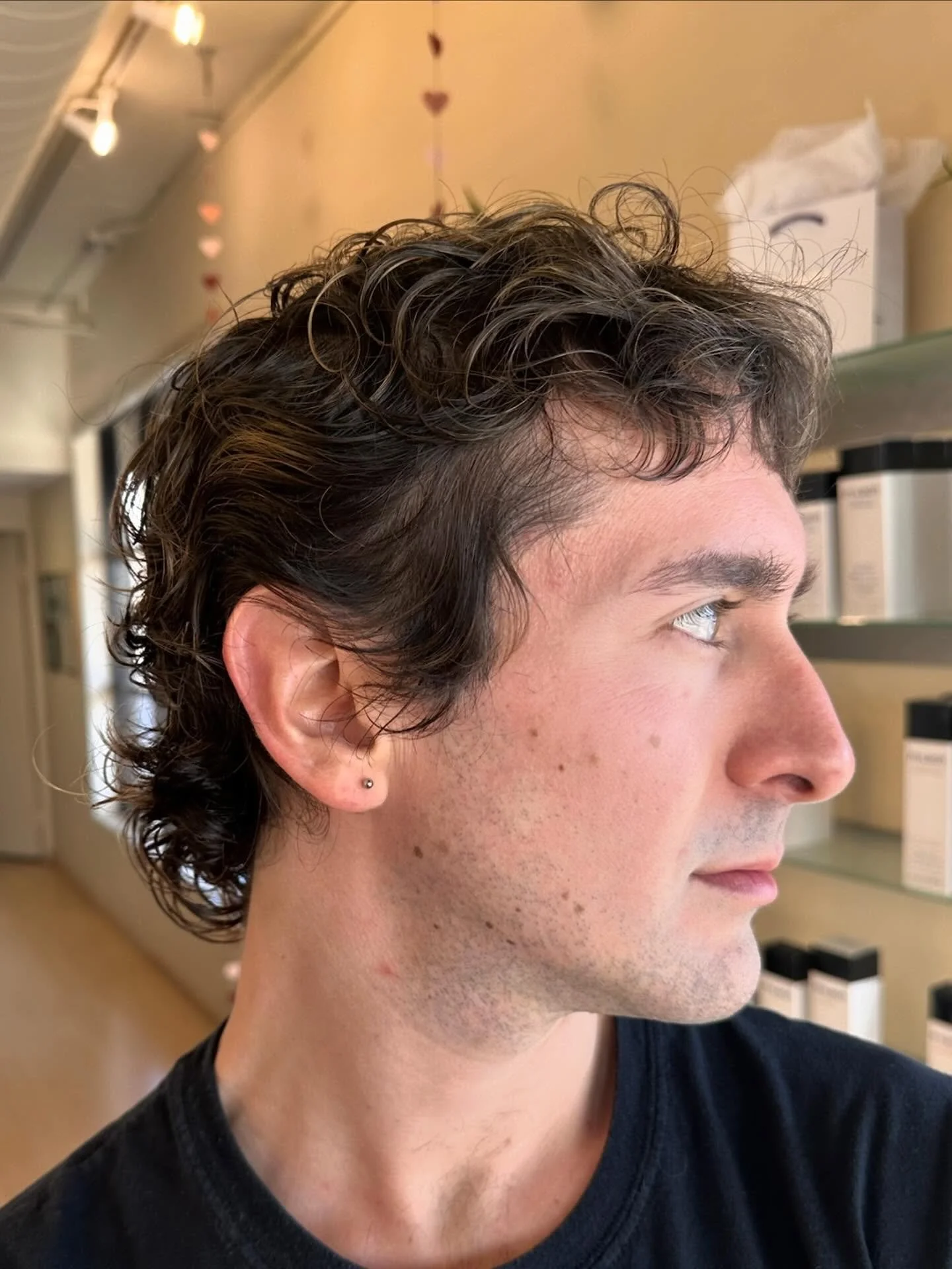 Effortless texture. Clean shape. Real movement.
Cuts that grow out just as good as they look day one ✂️

#mollymoon #longbeach #hairstylist #hairsalon