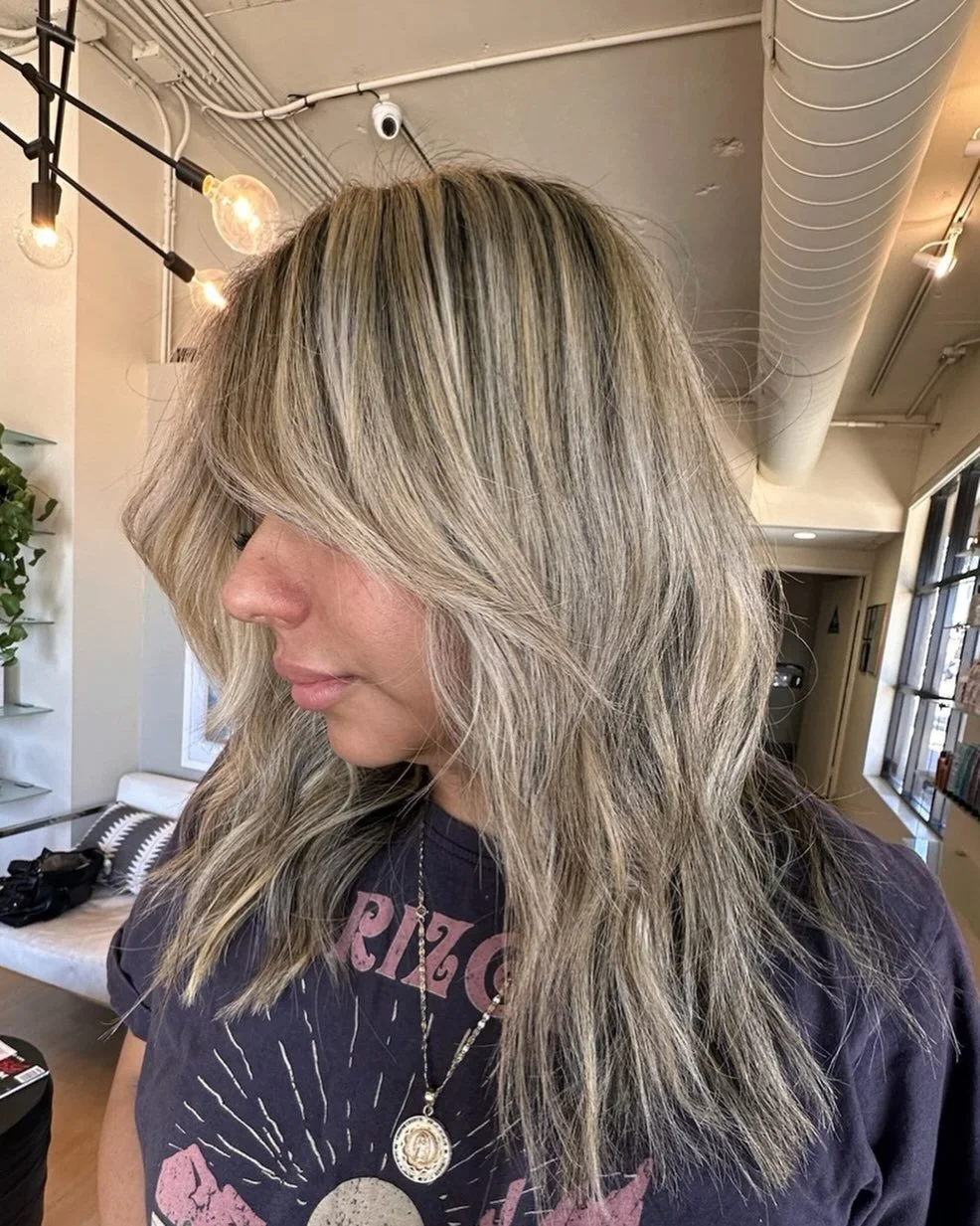 Lived-in blonde that stays fresh ✨

A quick Goldwell gloss tone = more shine, less brass, longer-lasting color.

Don&rsquo;t wait for a full appointment to love your hair again.

Book your color or gloss refresh @mollymoonsalon 📲📞

#goldwellhair #o