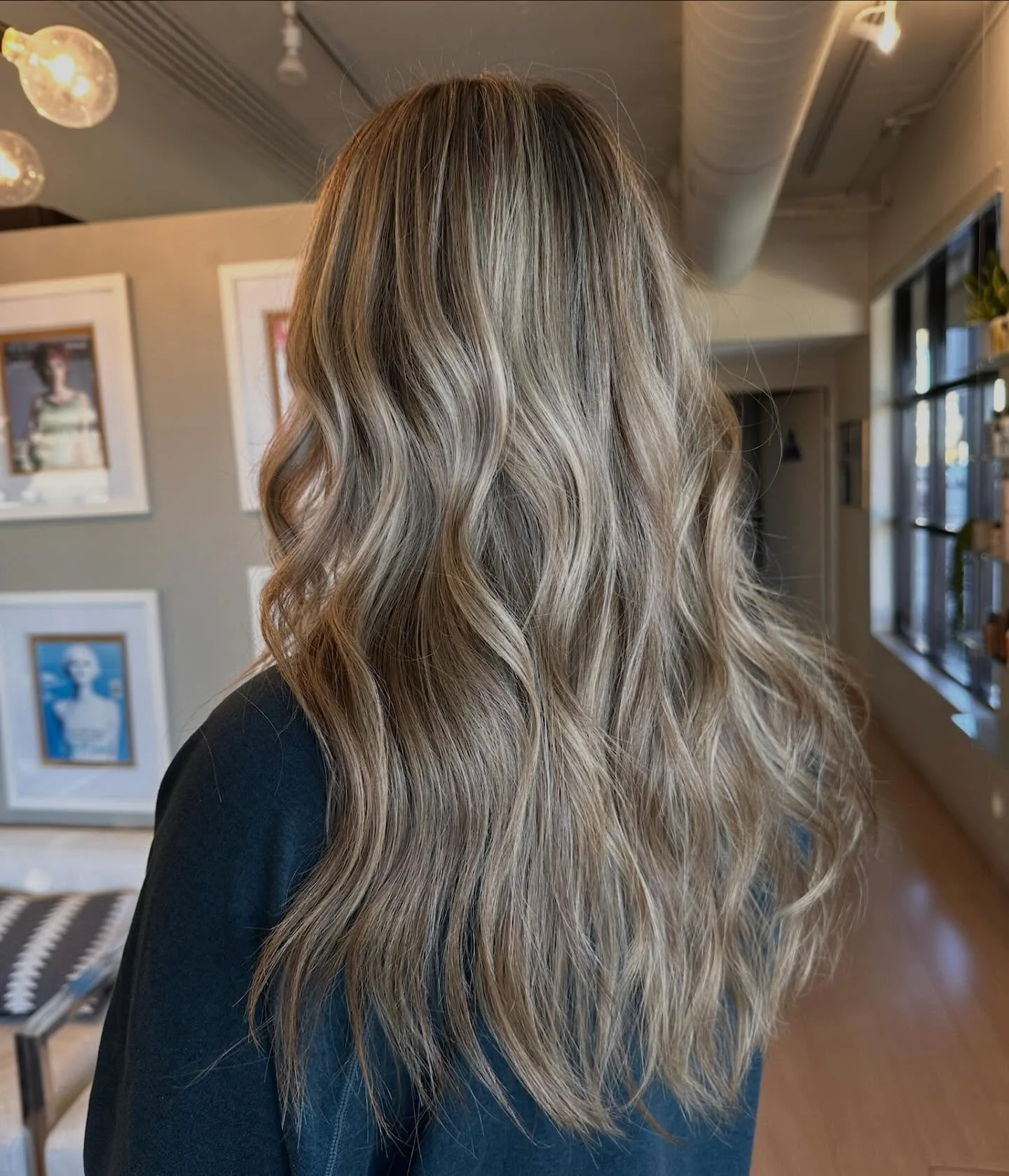 weekend vibes done right✂️☕️🌴

hair ✅
coffee from @stereoscopecoffee ✅ 
and products secured ✅

@oribe @bumbleandbumble @milbonusa @colorwowhair @goldwell.global available for purchase @mollymoonsalon

#longbeach #hairstyles #hairsalon #mollymoonsal