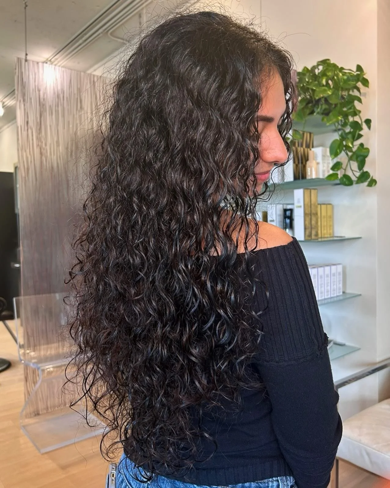 After a holiday weekend, we&rsquo;re back and ready for a week of fresh hair 🤍
Swipe to see this week&rsquo;s availability and book your spot before openings fill!

Availability
Wednesday 5/27
Vanessa: 9:30 AM to 11 AM
Hanan: 10 AM to 6 PM

Thursday