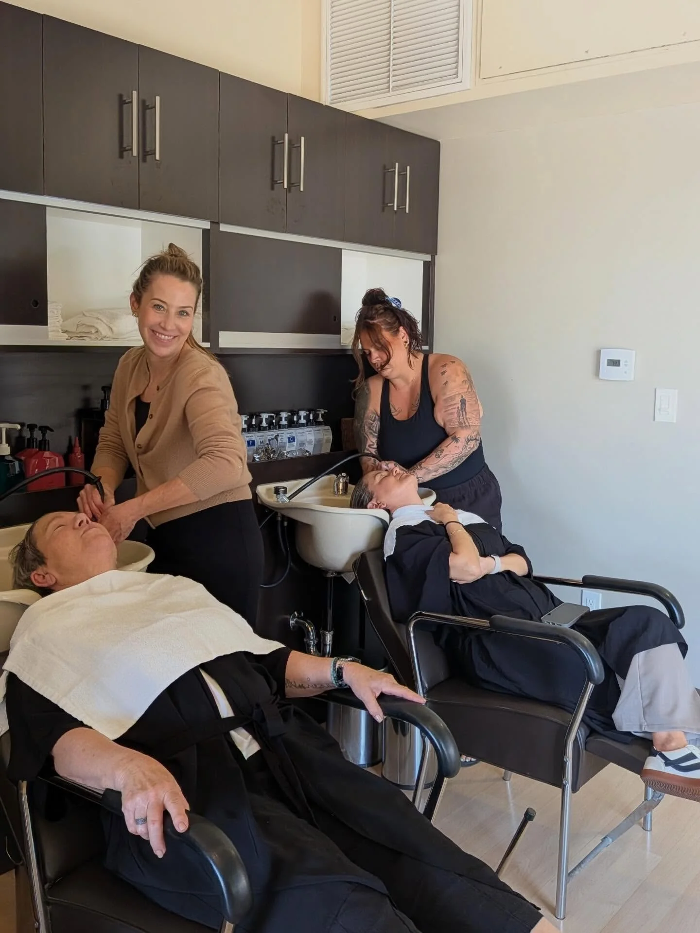 Always smiling @mollymoonsalon 🙃

Last minute available appointments for 6/5 &amp; 6/6⬇️

Alex:
Friday @ 4 PM 
Saturday @ 10AM - 3PM

Hanan:
Friday @ 11:30AM
Saturday @11:30AM &amp; 1:30PM