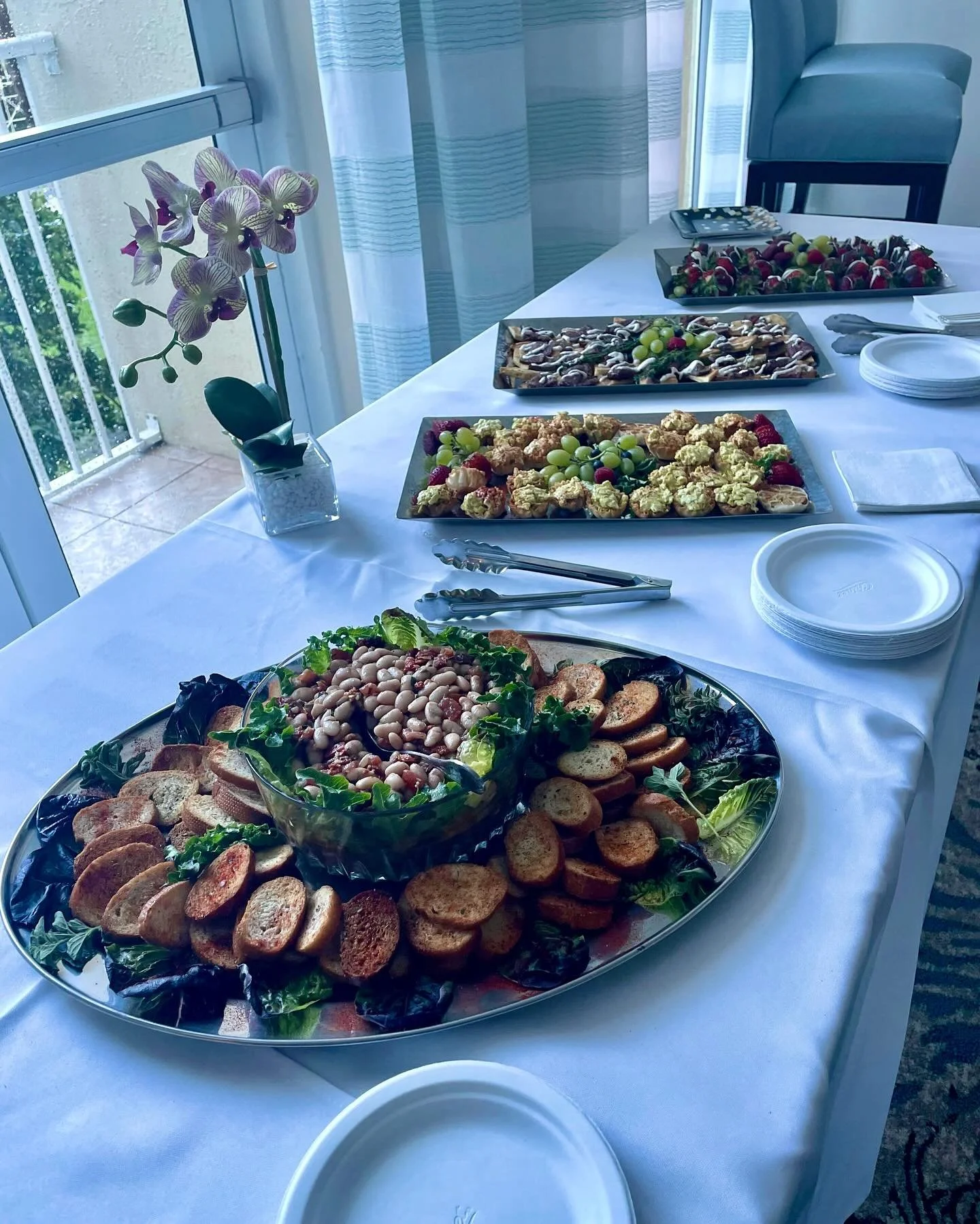 When the buffet&rsquo;s this good, double dipping might be forgiven😉 Chicken curry phyllo cups and a bold bean dip to name a few&mdash;just say the word and we&rsquo;ll make it happen ✨🍽️
.
.
.
.
.
.
.
.
.
#southfloridacatering
#corporatecatering
#
