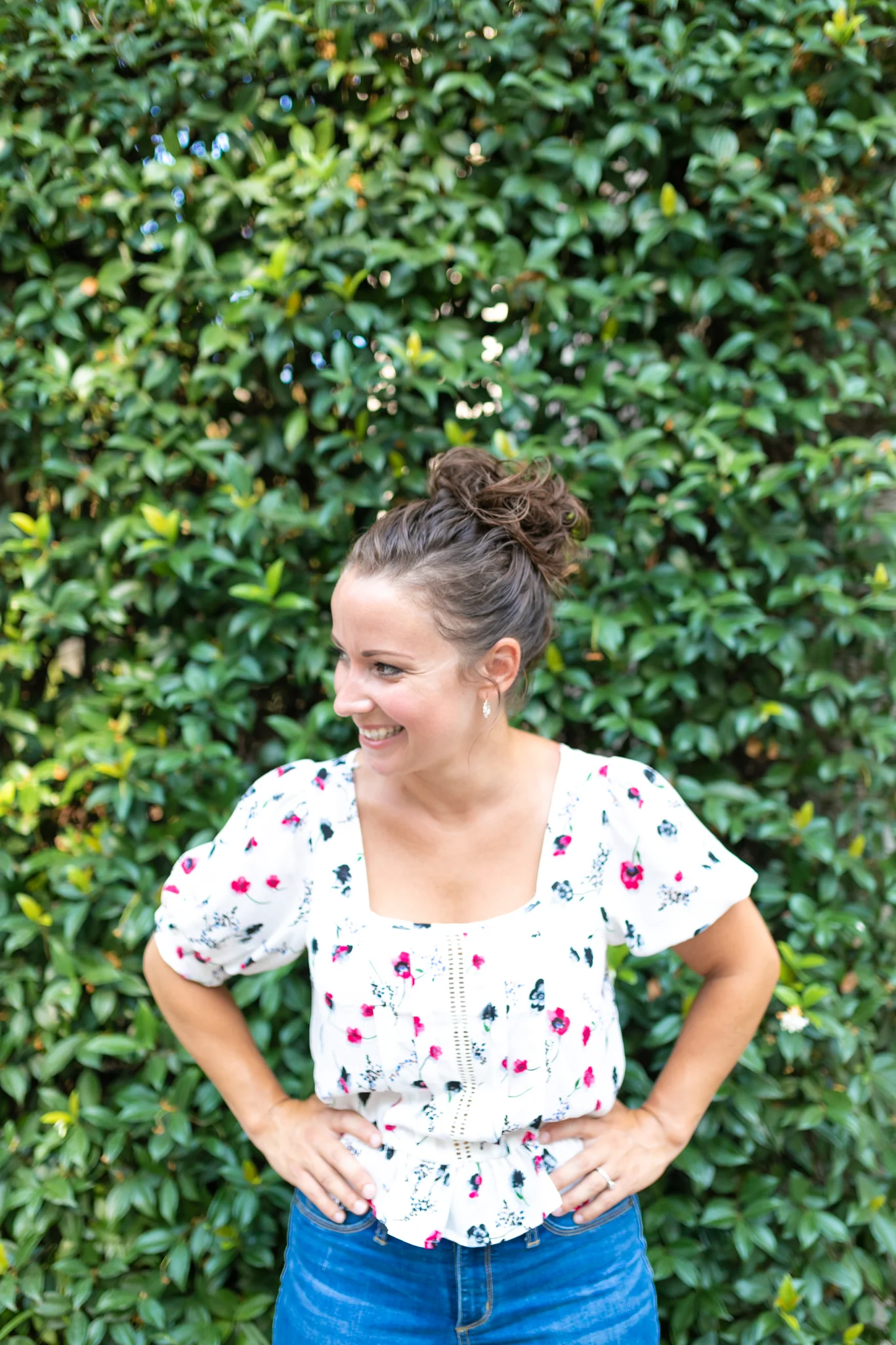 Easy poses that will flatter your body type for the woman entrepreneur branding and lifestyle photographer Vision Balm in Charleston, SC. Branding and lifestyle photo shoot woman entrepreneur.