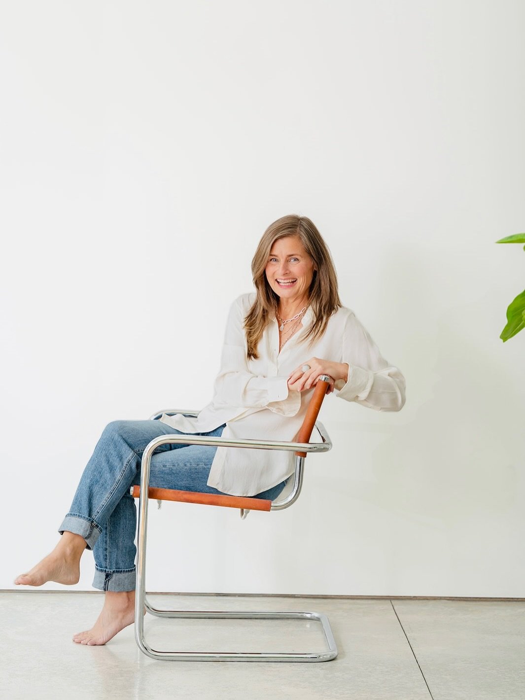 When one of your oldest and closest friends @karnnotkaren calls you up to share her promotion 🎉 and wants to get updated headshots, you can&rsquo;t imagine the joy (&amp; the scheming) that fills your heart! 
Karn is one of those humans who creates 
