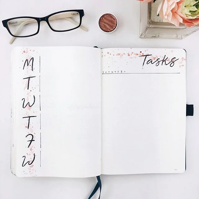 So here&rsquo;s this new weekly spread method I&rsquo;ve trying this week (new to me, not new new) and so far I LOVE it. I originally saw it from @elizabethturn (love her) ... the left side is the normal daily stuff, which for me is mostly meetings f