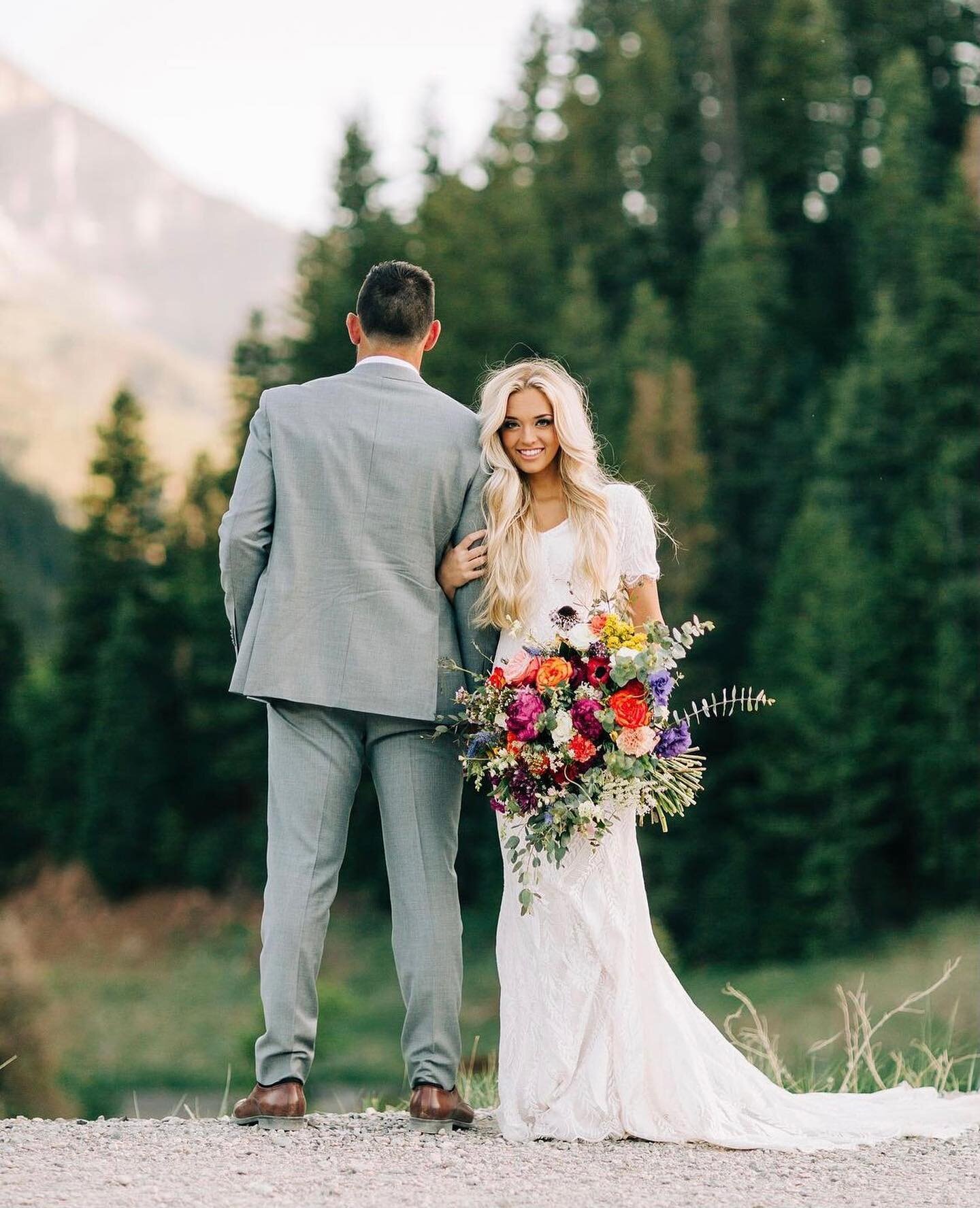 Maddie contacted me through @instagram for her Bridals bouquet.  She had such a clear vision of what she wanted her flowers to look like. The wedding was yesterday and I&rsquo;m still loving these images from the most incredible photographer @oliveav