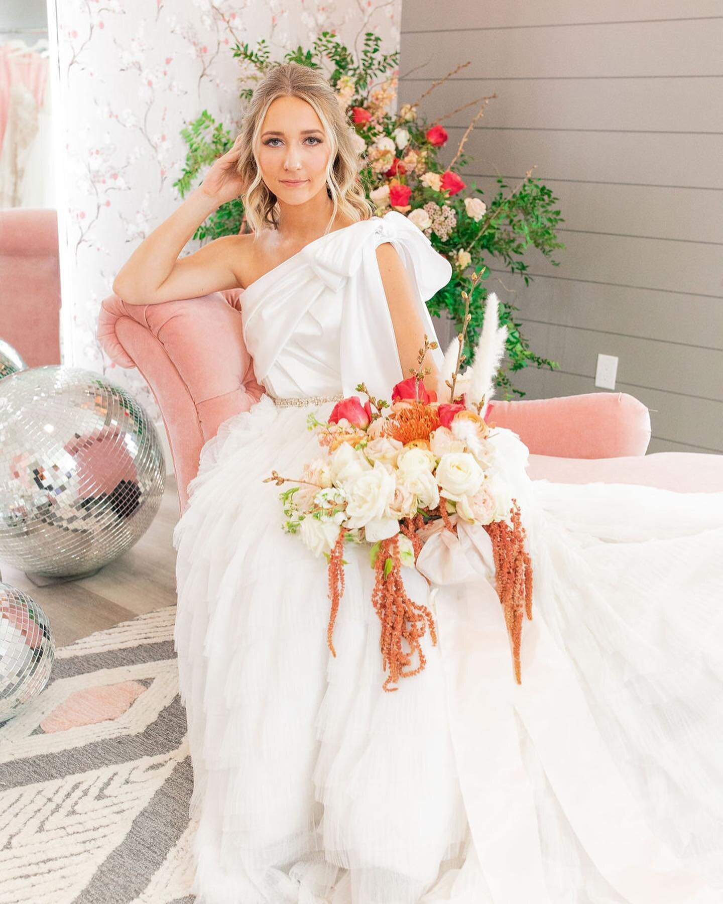 Pretty in pink. 
🌸
🌸
🌸
#pretty #prettyinpink #beautiful #bride #bouquet #flowers #designer #florist #weddingdress 

Florals and Wedding Gown: @hobblecreekdesign 
Venue: @riverbridgeeventcenter 
Event planner: @customizedbycynthia 
Model: @katie.wo