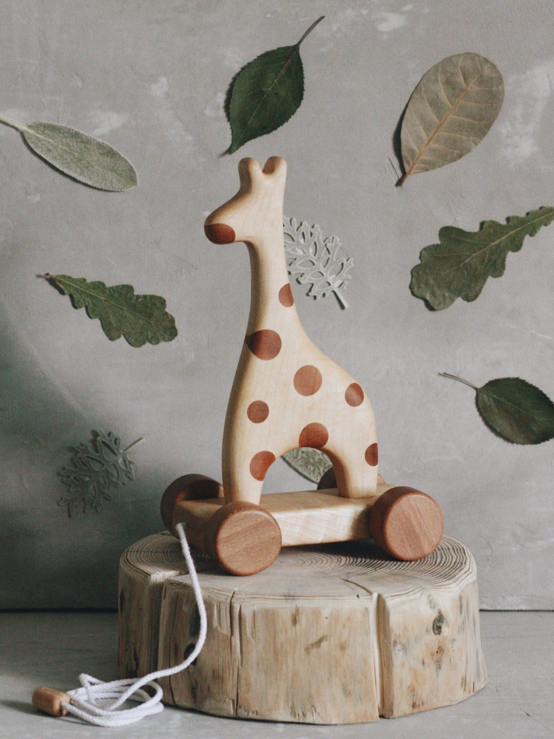 girafe-roulette-bois-idees-cadeaux-0-3-ans-noemiememories.jpg