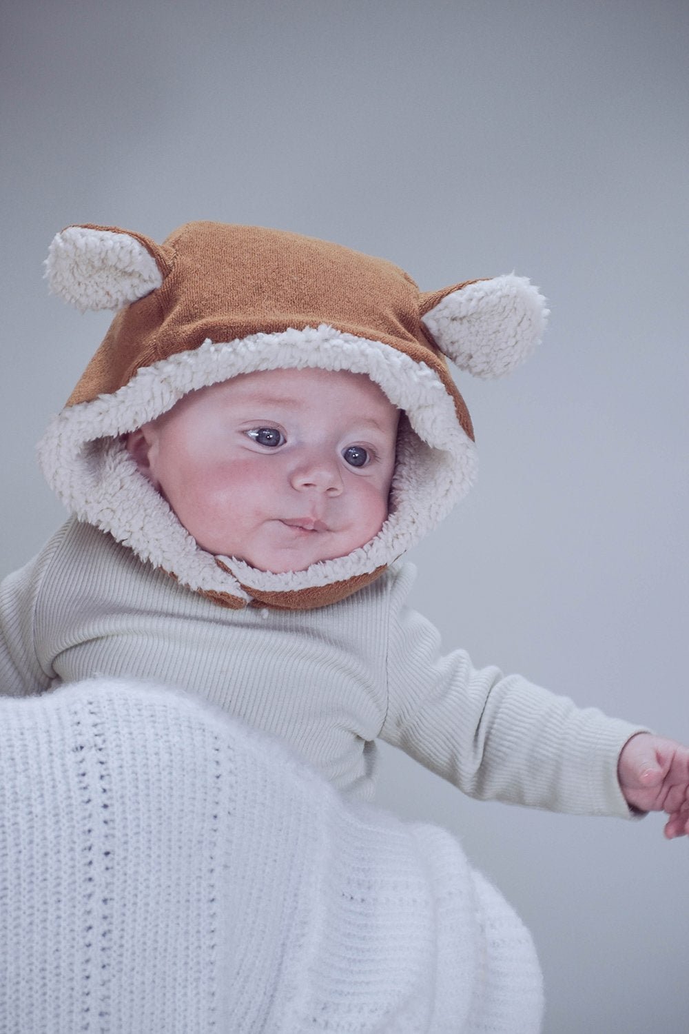 bonnet-bebe--minabulle-lelio-canelle-idees-cadeaux-naissance-eco-responsables-noemiememories.jpeg