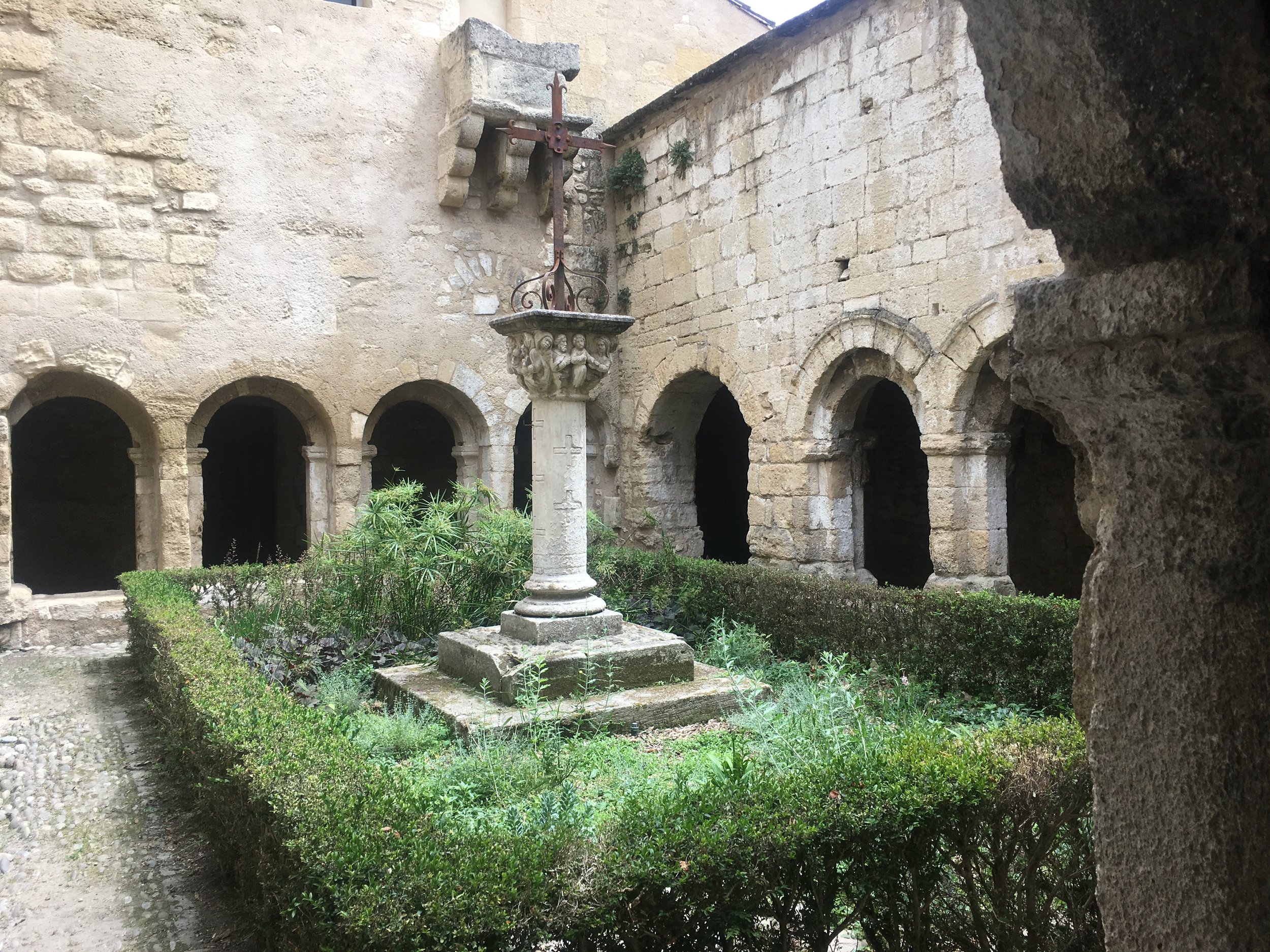 Saint Veran Cathedral: inner courtyard