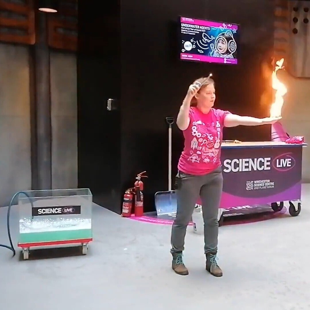  Performing a ‘Science Live’ show as an inspirer at Winchester Science Centre 