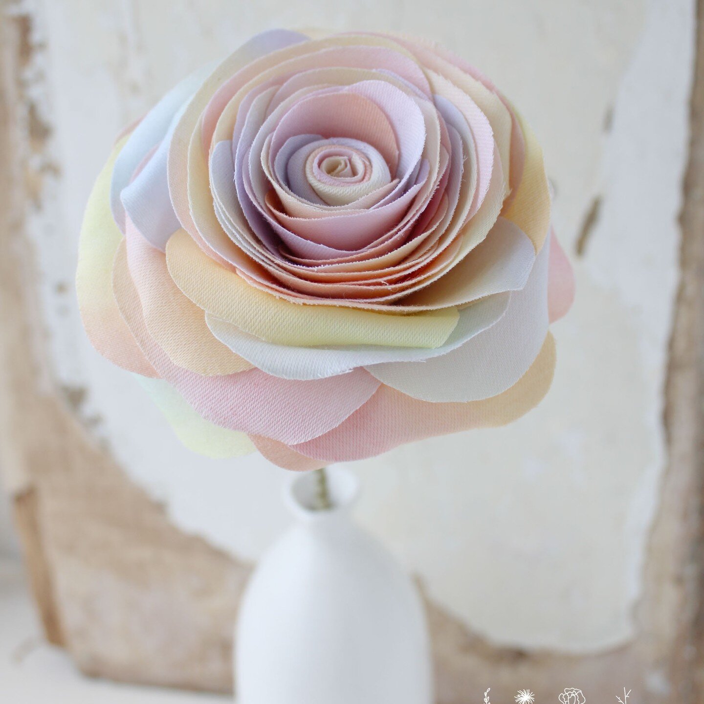 Pastel rainbow rose, handmade flowers for Spring, Summer display! 

#spring #flowers #cotton #rose #pastel #rainbow #2ndanniversaryflowers #cottonanniversary #cottonbird #floral #wedding #bouquets #springflowers