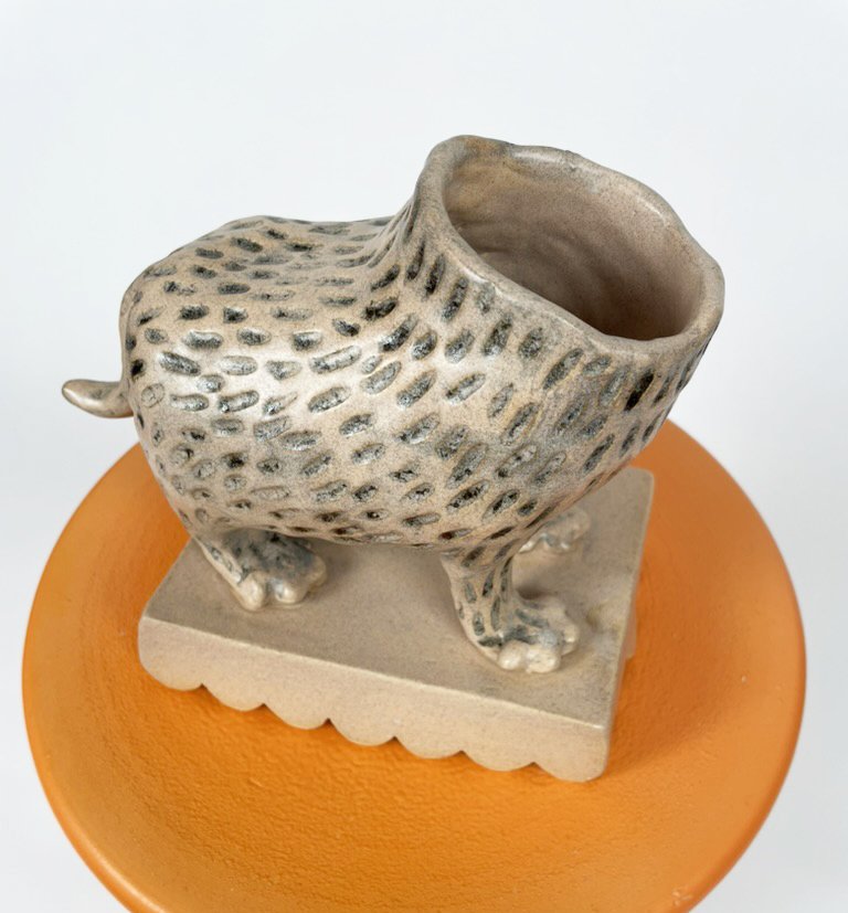 dogvase.jpg