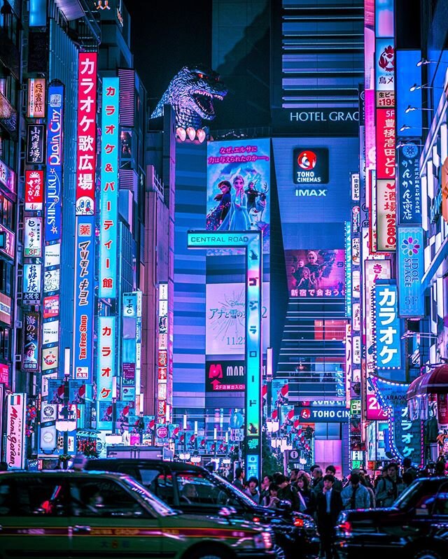 Godzilla keepin a watchful eye over Tokyo 🦖