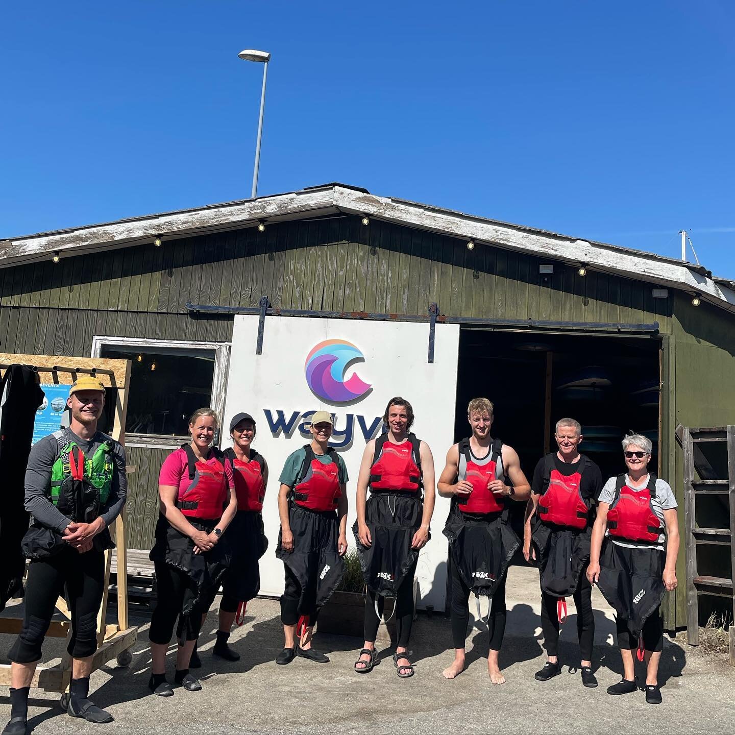 Efter en sk&oslash;n weekend p&aring; vandet med ipp2 kursus, &oslash;nsker vi stort tillykke til de nyudkl&aelig;kkede kajakroere og k&aelig;mpe velkommen i klubben til de nye medlemmer🚣☀️🥳

#ipp2 #kursus #havkajak #klub #wayve #gruppetur #medlem 