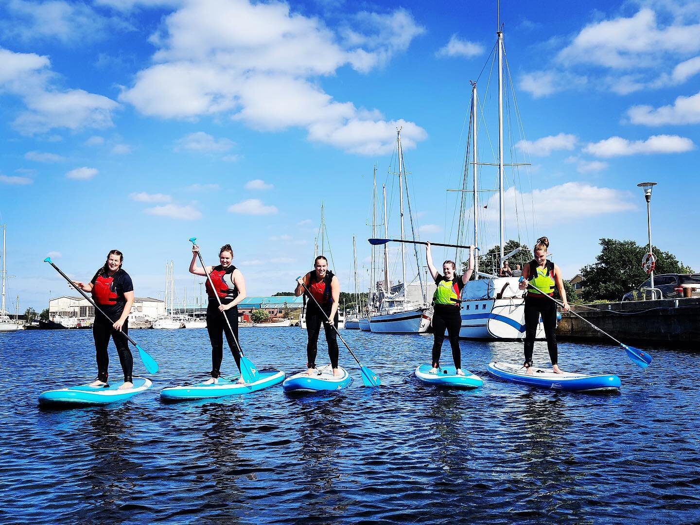 Vi har da bare haft en l&aelig;kker dag p&aring; vandet med en flok friske polterabend piger, som var super seje til SUP🌴☀️🏄&zwj;♀️🤙🏼🌊🥰🥳

#polterabend #firmaarrangement #gruppetur #sommerfest #aktivitet #event #sup #standuppaddle #paddle #vand