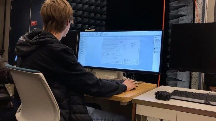 Happy Thursday! Here’s a video of our member Zylan CADing!
.
.
#robomasters #robotics #youw #uw #universityofwashington #universityofwashingtonseattle #roboticsteam #robot #robots #seattle #pnw #uwstudentlife #uwinnovates
