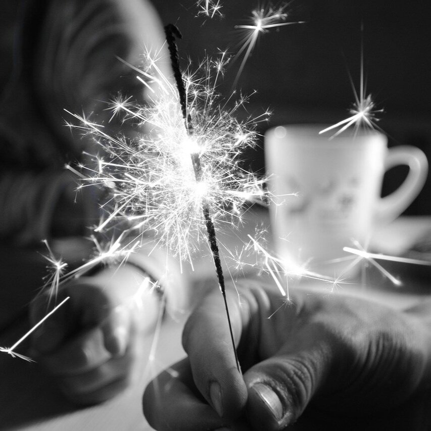 sparkler-2898193_1280.jpg