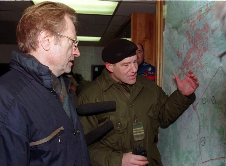 The Hon Art Eggleton, minister of national defence and then Lcol Walt natynczyk
