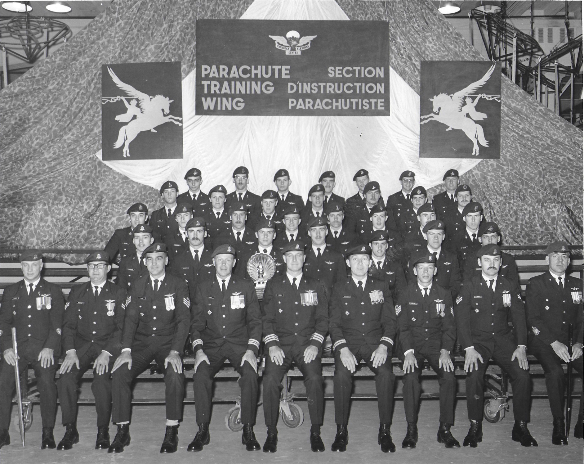 Back row 2nd from left: pierre linteau; back row: 2nd from the right: david fermor; third row: 3rd from the right: pierre ducharme;
