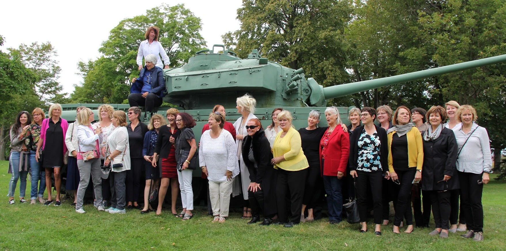 the ladies getting ready for their shot - on the tank - laurel rogers and muriel gimblett. in front: catherine byrtus, sheri long, joyce burghardt, monika greenwood, anna main, janet murray, anna-marie dixon, sue roeterink, susan pickett, pat richardson, cecile kelly, carole mackenzie, debbie sukstorf (behind), manja mackley, kate switzer, christine biggar, anne marie simard, nancy turnbull, leslie natynczyk, julie davies, susan zuber, cindy fehr, karen moxley, jackie vos. kelly lawson, jennifer sullivan, donna mccarthy