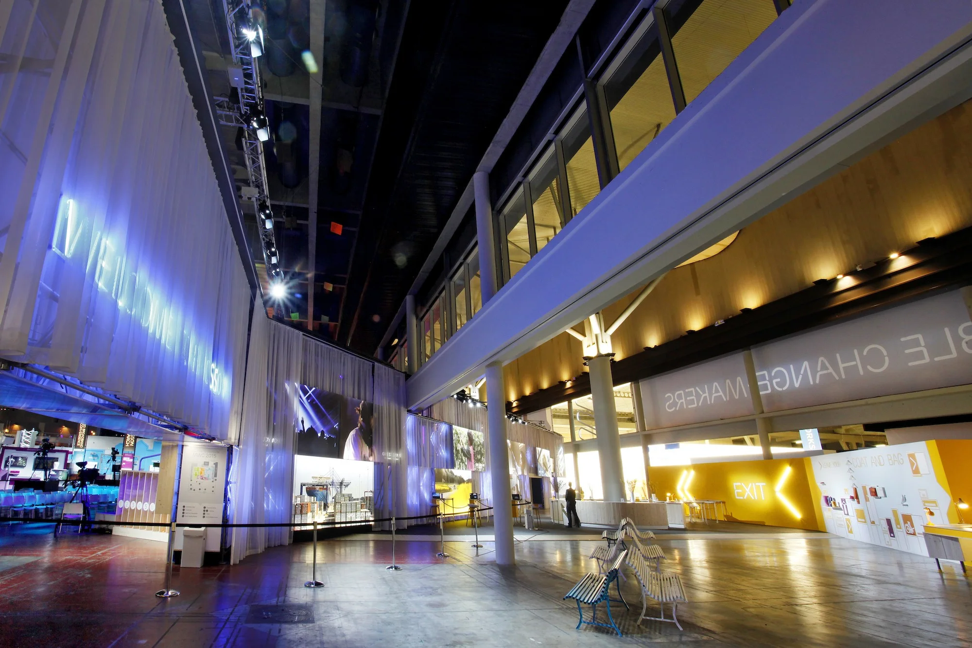 Entrance and Arrivals 205.jpg