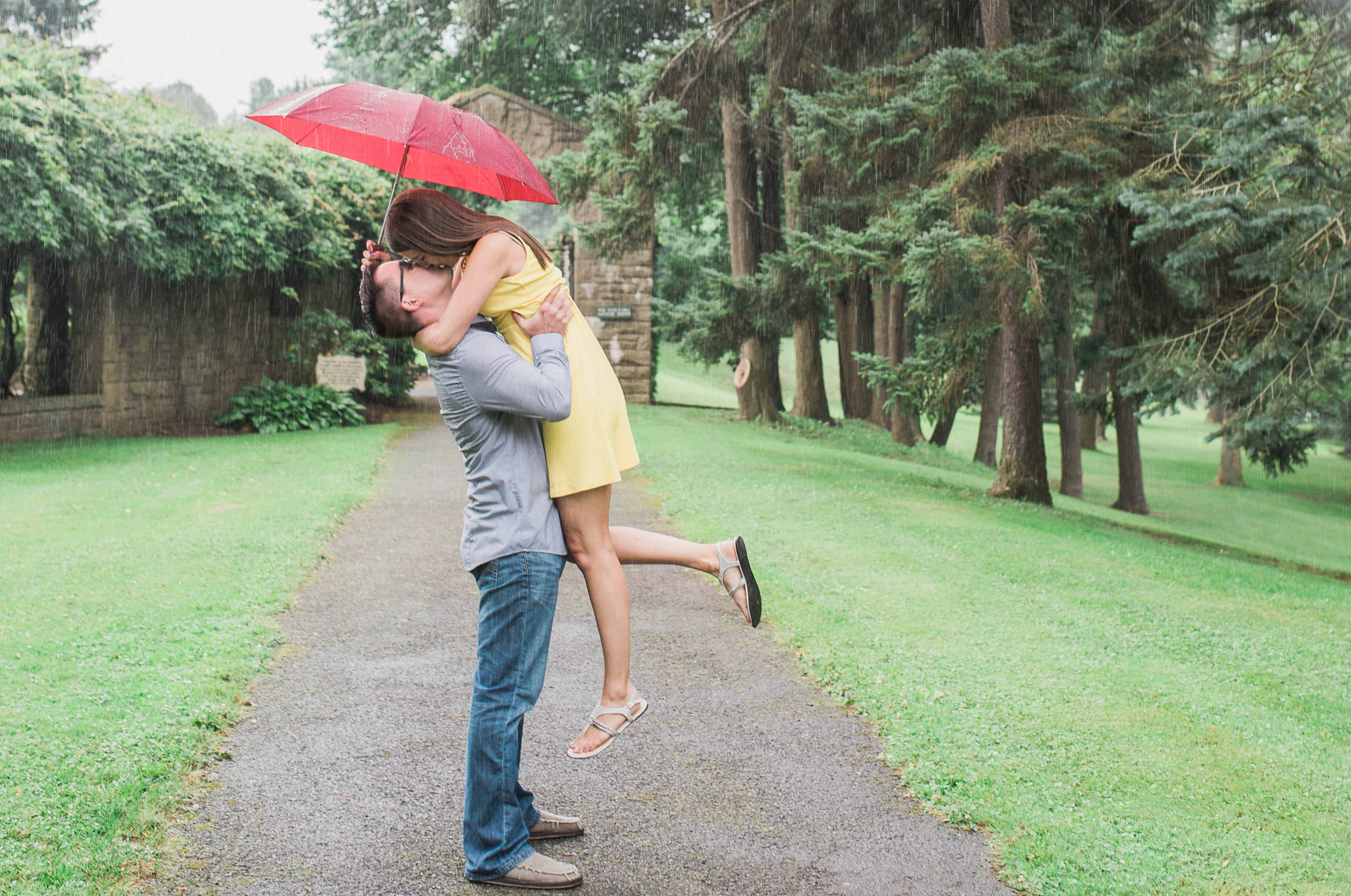 Johnstown Pittsburgh PA engagement session romantic rain couple portraits (18).jpg