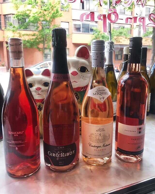 Lots of pretty pink bottles you can add to your picnic kits this weekend! Order by noon Thursday for Friday/Saturday pickup 🌸🥂🌸 #takeouttoronto