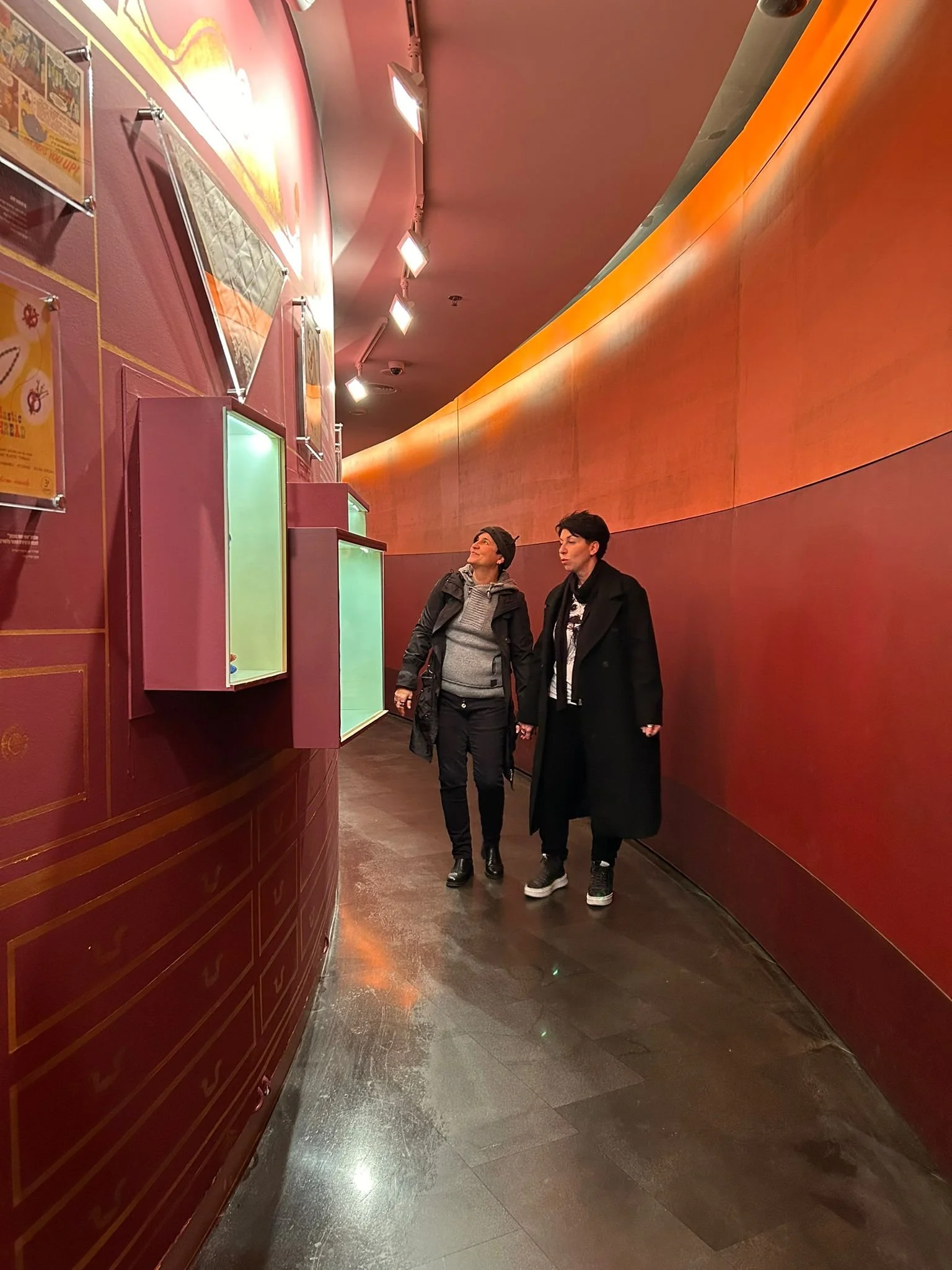 Visiting the “Heroines” Exhibition in Bat Yam