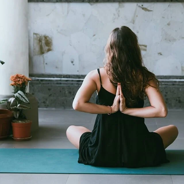 ✨&iexcl;Mejorar la respiraci&oacute;n!✨
.
Uno de los grandes beneficios del yoga es que nos ense&ntilde;a a respirar conscientemente. Respirar de manera profunda y a un ritmo pausado, ralentiza el ritmo card&iacute;aco y relaja los m&uacute;sculos.
.
