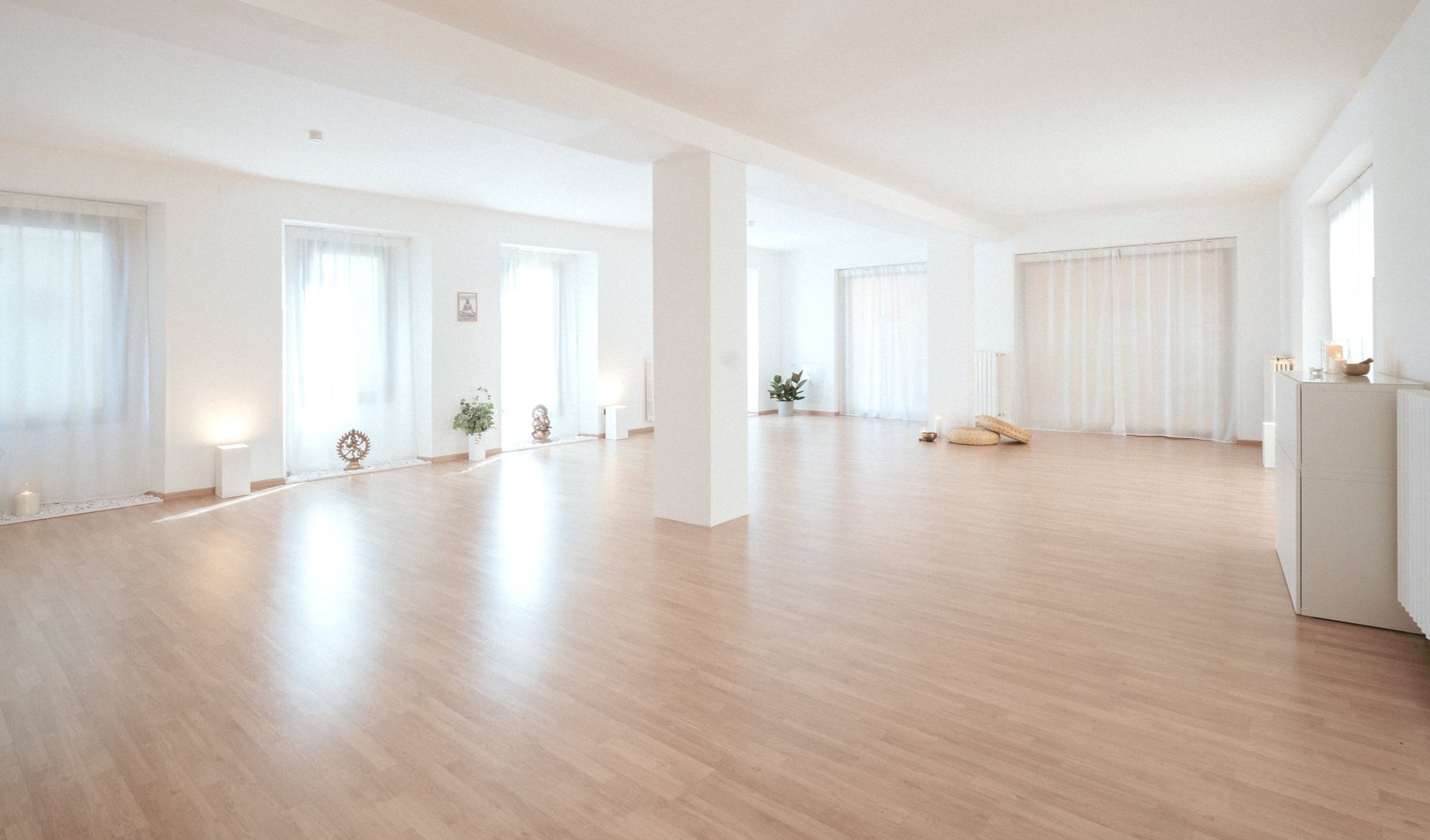 sala-yoga-meditazione-ashtanga-scuola-nilaya-lecco.jpg