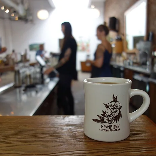 Jess がデザインした Stumptown Coffee のマグ(現在は販売終了)
