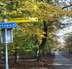Signpost to “Het Verscholen Dorp” -the hidden village