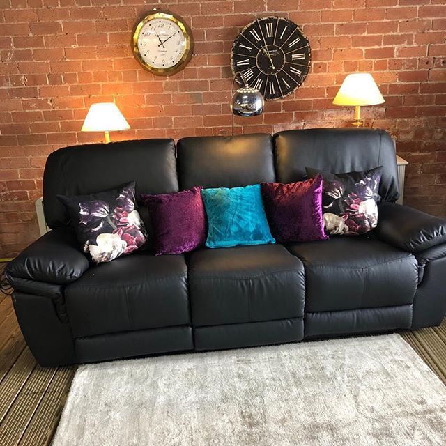 ⚡️BLACK LEATHER AIRE MANUAL RECLINER⚡️ 🙌🏻AVAILABLE IN A SET WITH TWO SEATER🙌🏻 🌟🌟OUR PRICE &pound;499🌟 ⏰🚀ORDER TODAY, DELIVERED TODAY⏰
🚀
🎉SHOP OUR FACEBOOK / INSTAGRAM
🎉#yorkshire #cosychair #loveleeds #sofashop