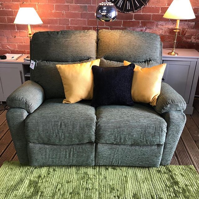 ⚡️AN ABSOLUTE LITTLE DOLLY⚡️ 🙌🏻EX FURNITURE VILLAGE TWO SEATER 🙌🏻 🌟🌟A STEAL AT &pound;199 RRP &pound;799🌟 ⏰🚀ORDER TODAY, DELIVERED TODAY⏰ 🎉SHOP OUR FACEBOOK / INSTAGRAM
🎉#yorkshire #cosychair #loveleeds #sofashop
