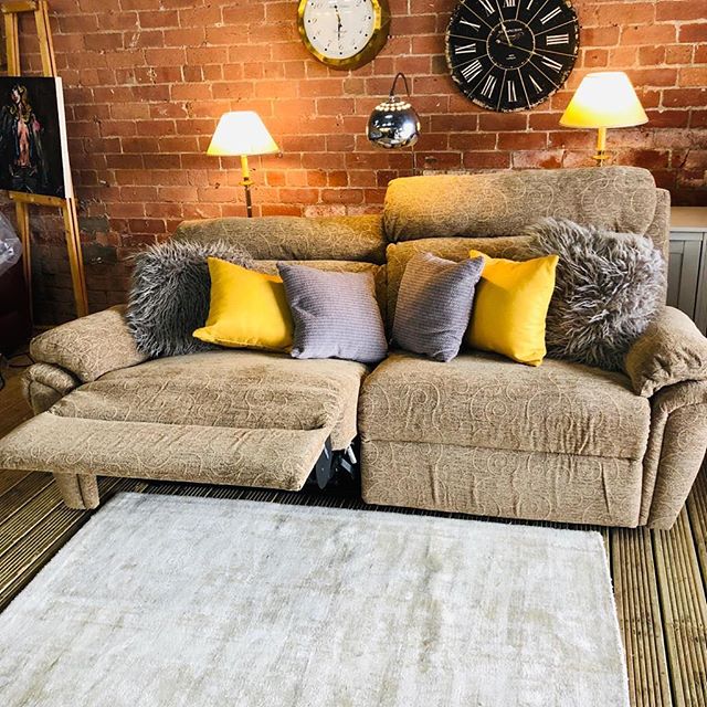 ⚡️THE COSIEST SOFA EVER⚡️ 🙌🏻SCS BROWN MANUAL RECLINER🙌🏻 🌟🌟A STEAL AT &pound;399 RRP &pound;950🌟 ⏰🚀ORDER TODAY, DELIVERED TODAY⏰ 🎉SHOP OUR FACEBOOK / INSTAGRAM
🎉#yorkshire #cosychair #loveleeds #sofashop