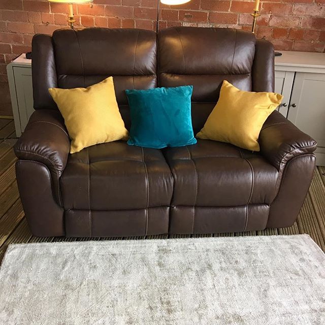 ⚡️HARVEYS PURE CHOCOLATE BROWN LEATHER⚡️ 🙌🏻AVAILABLE IN A SET WITH A THREE SEATER🙌🏻 🌟🌟OUR PRICE &pound;699 RRP &pound;1250🌟 ⏰🚀ORDER TODAY, DELIVERED TODAY⏰🚀 🎉SHOP OUR FACEBOOK / INSTAGRAM
🎉#yorkshire #cosychair #loveleeds #sofashop
