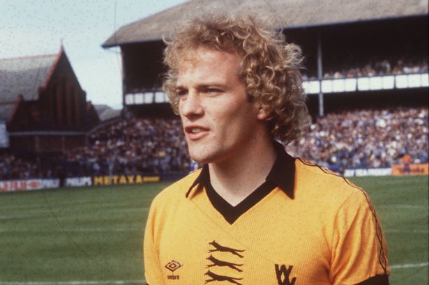 Andy Gray of Wolves at Goodison Park 
