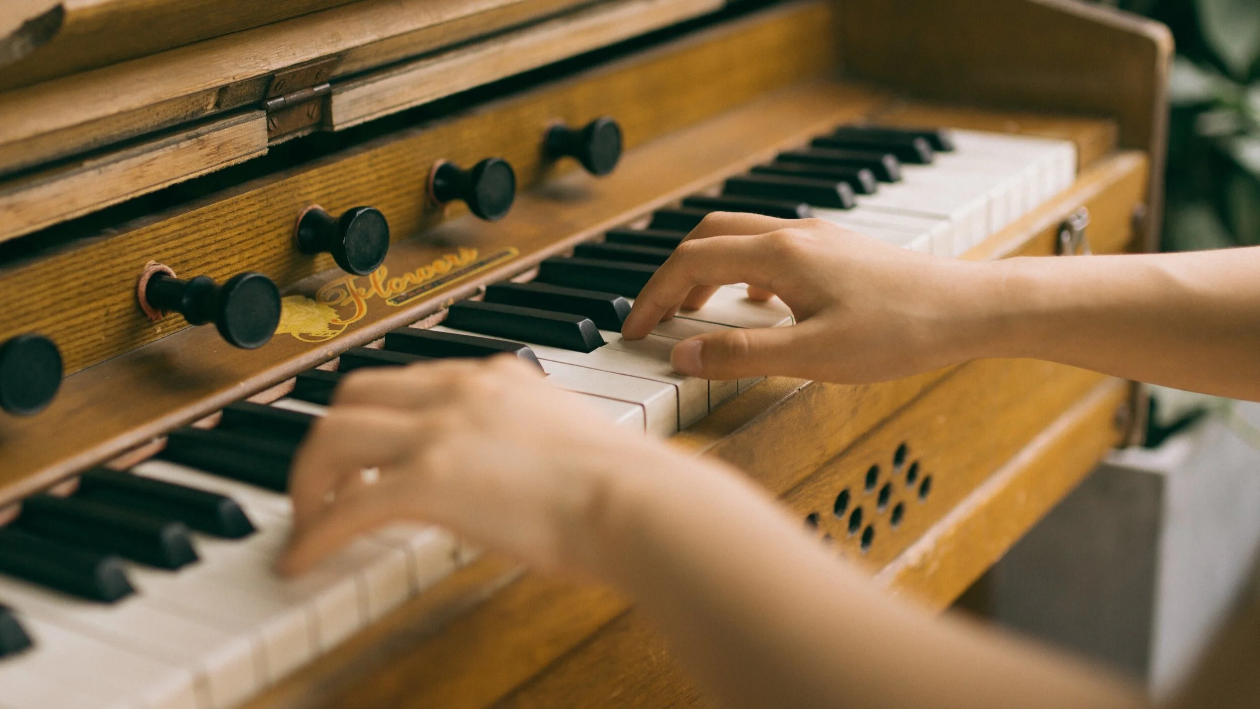 Augsburg Fortress expands licensing for streaming worship services