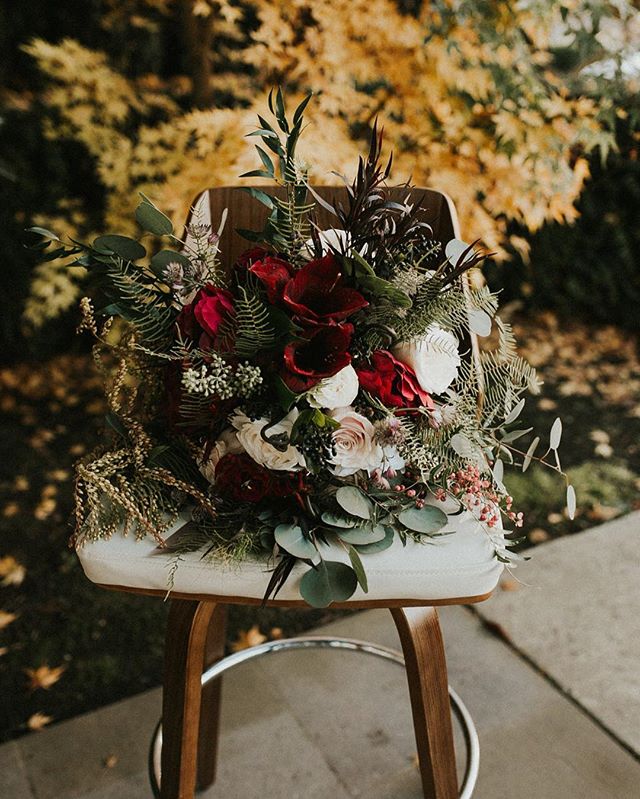 Attention all florists! We are hoping to start hosting floral workshops partnered with local florists- and would love to connect! Dm or email us at events@saintirenes.com! .
.
.
Stylist: @anelaevents 
Model: @baileybreving 
Venue: @saintirenes 
Cake: