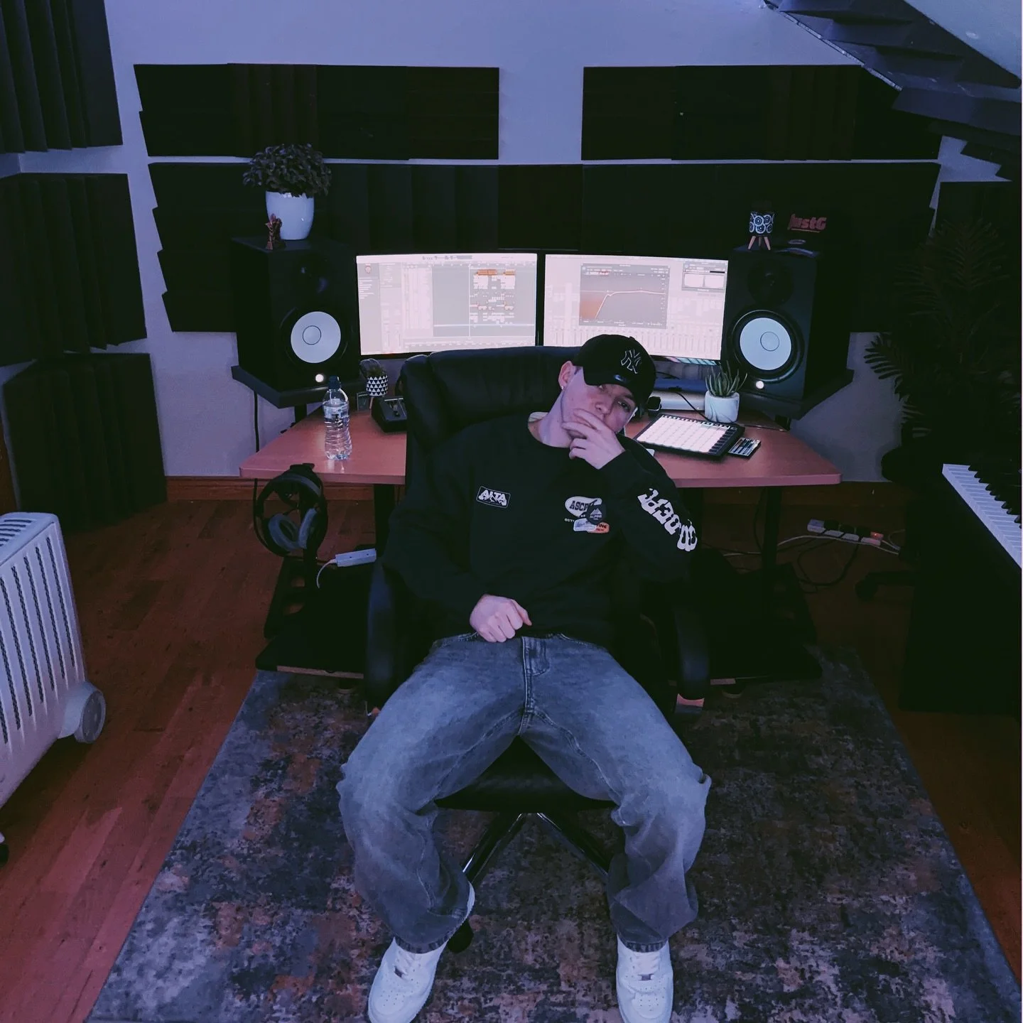 Fk it. Might drop another new single this month..

#housemusic