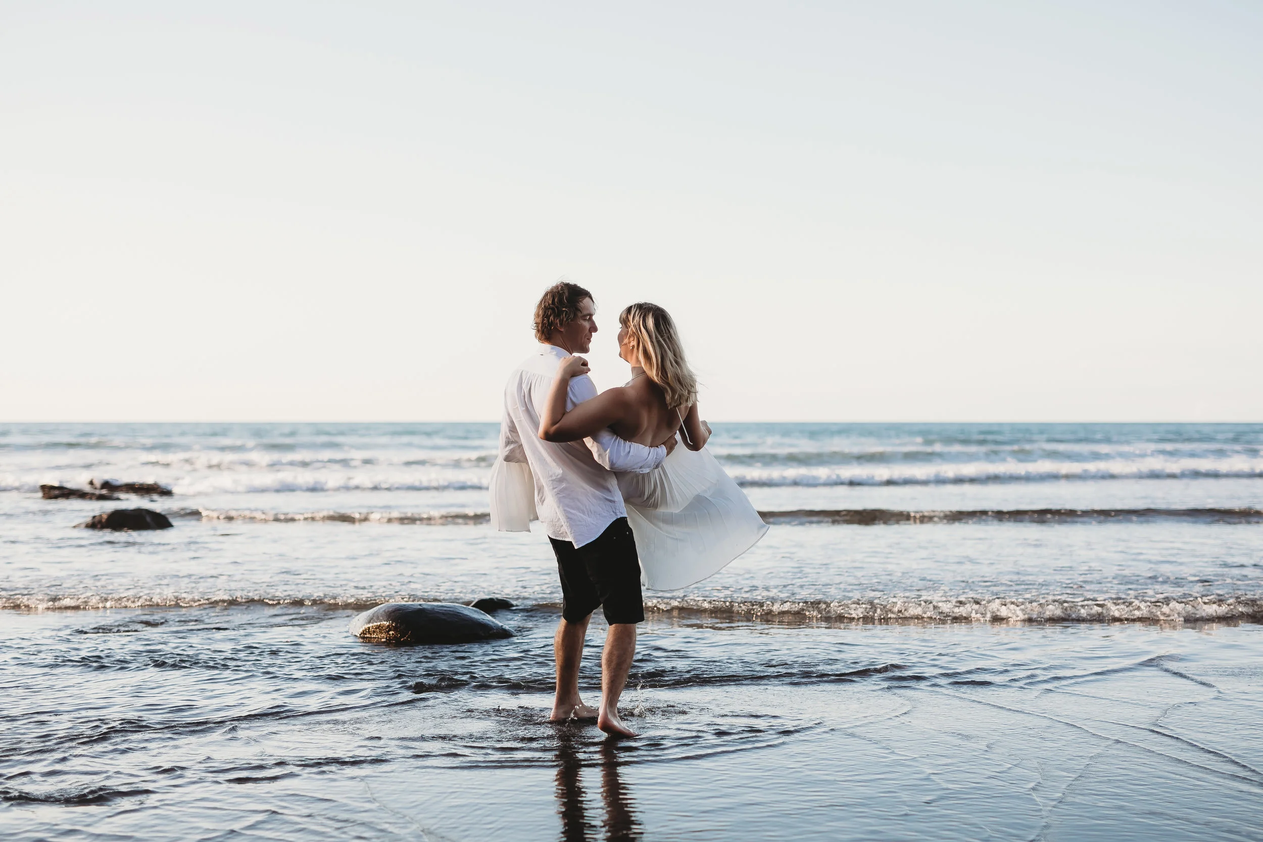 Raglan-beach-couples-engagement-photo-shoot (60 of 79).jpg