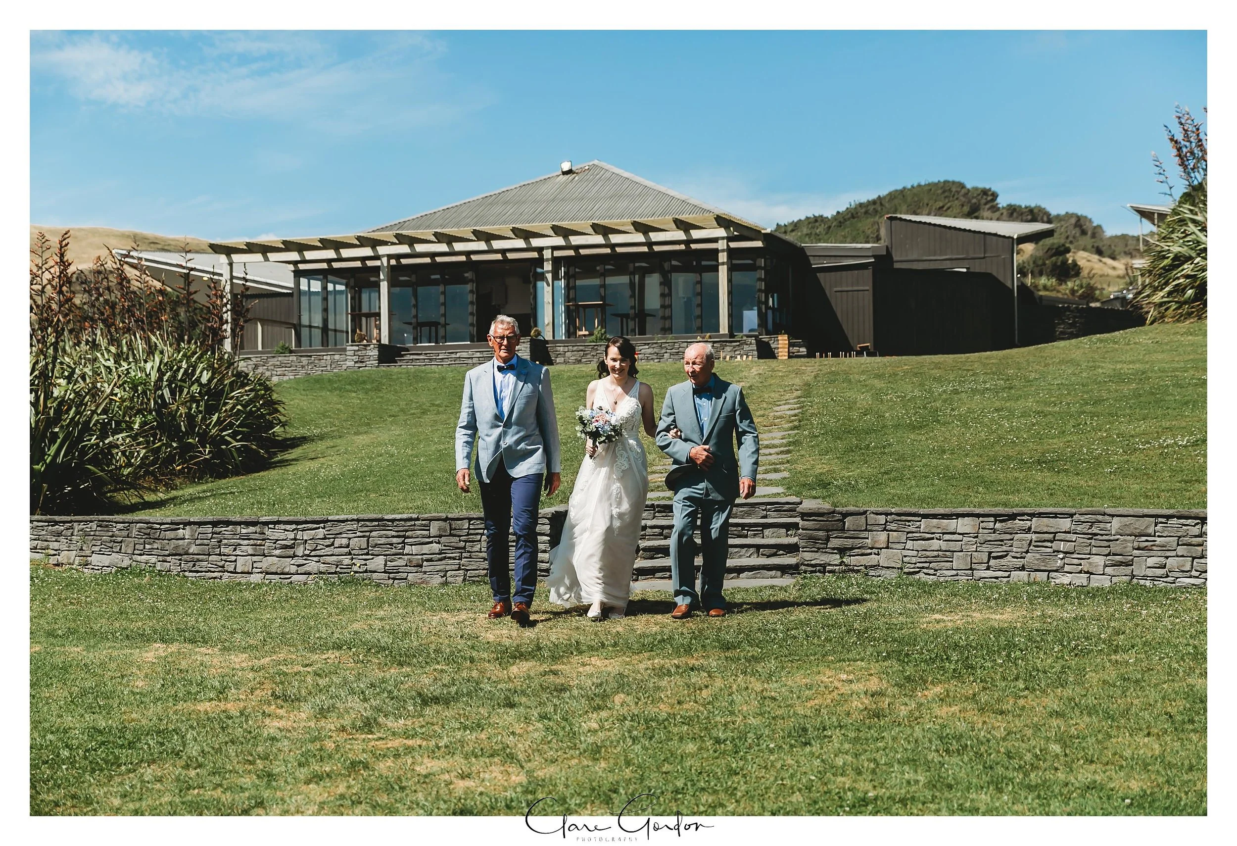 Castaways-resort-waiuku-Wedding-photos-Karioitahi-beach (65).jpg