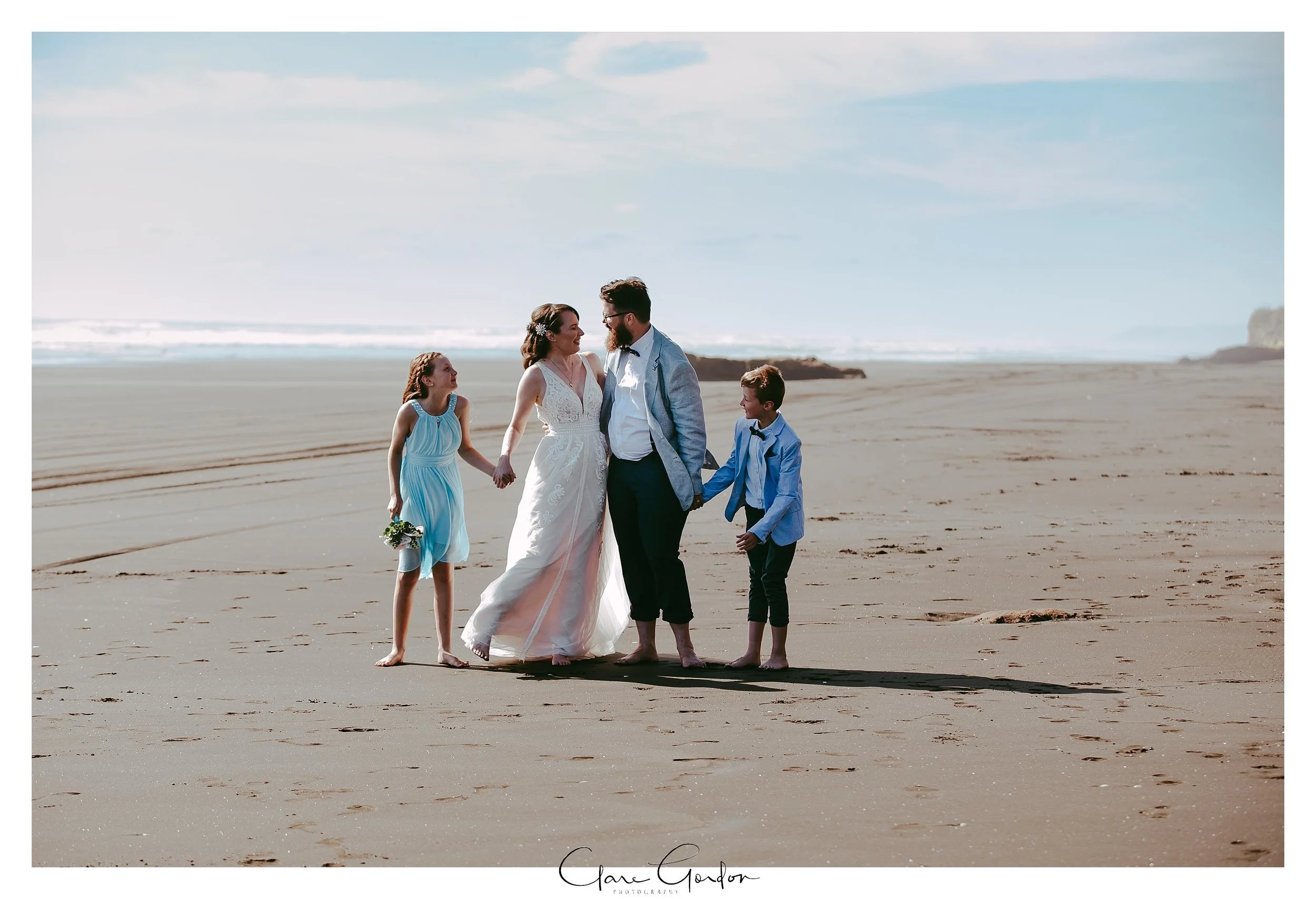 Castaways-resort-waiuku-Wedding-photos-Karioitahi-beach (102).jpg