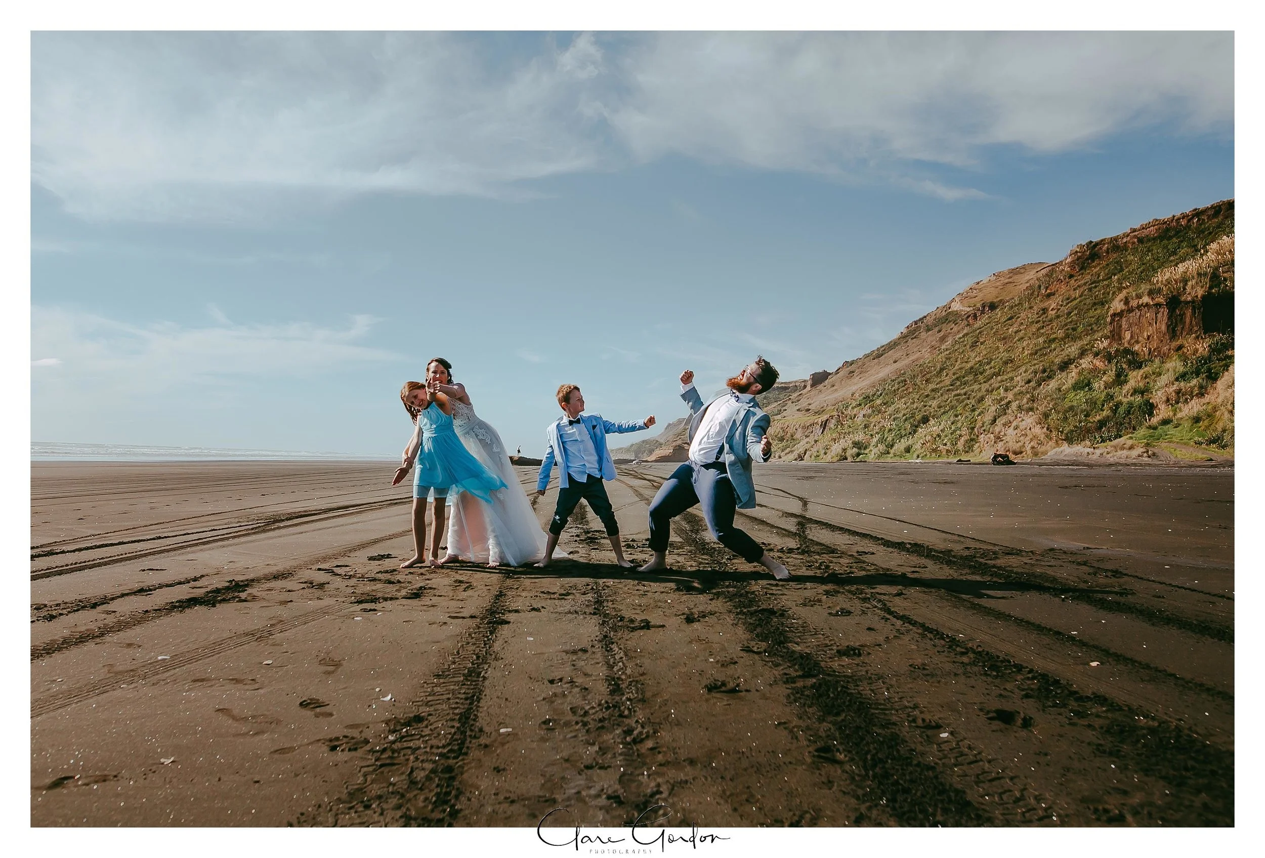 Castaways-resort-waiuku-Wedding-photos-Karioitahi-beach (103).jpg