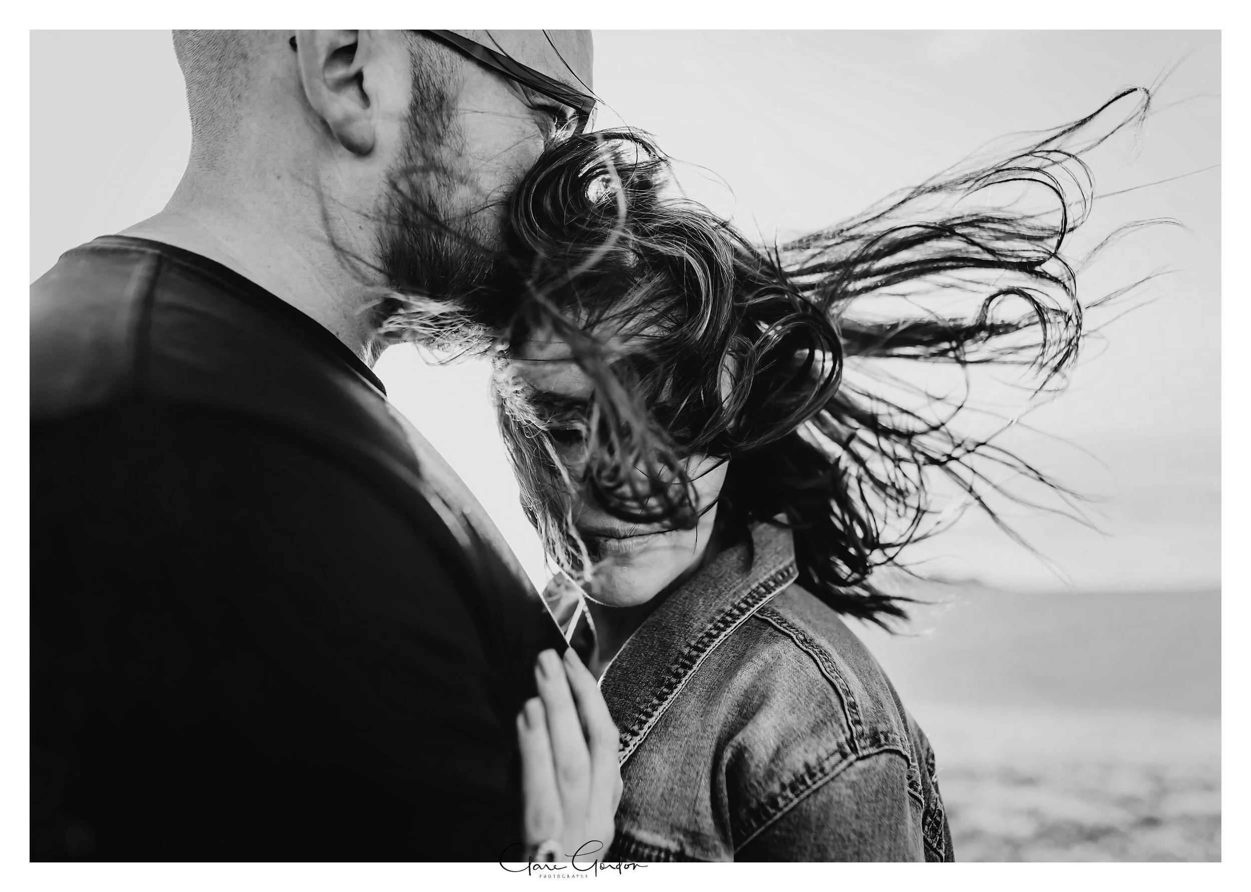 Raglan-beach-Engagement-photos-couple-hugging-Raglan_nZ (1).jpg
