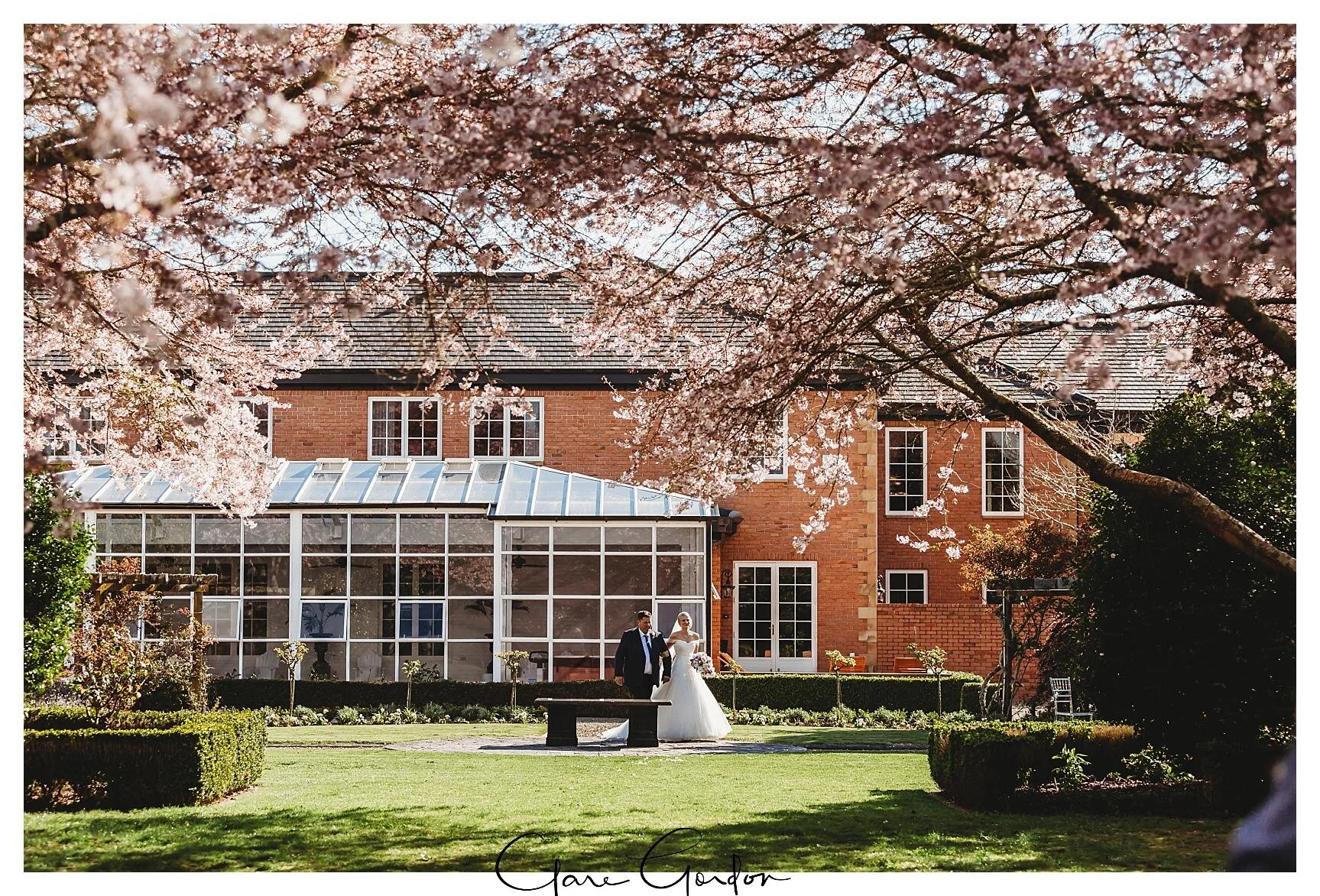 Henley-Hotel-Cherry-blossom-wedding-photos (42).jpg